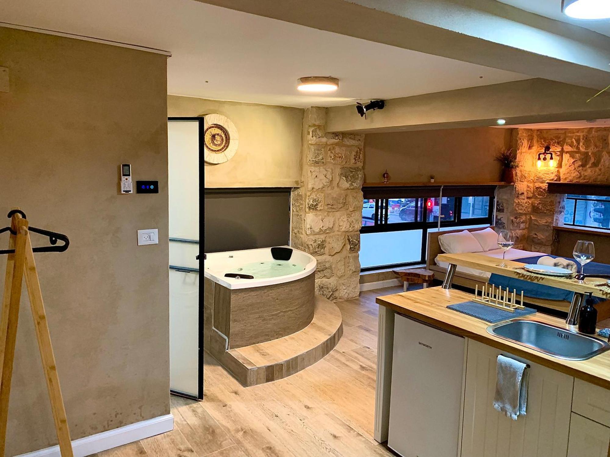 Boutique Apartment In Heart Of Haifa Exterior foto